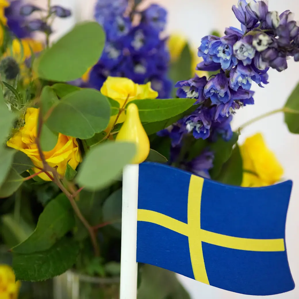 SSL-Swedish flag and flowers